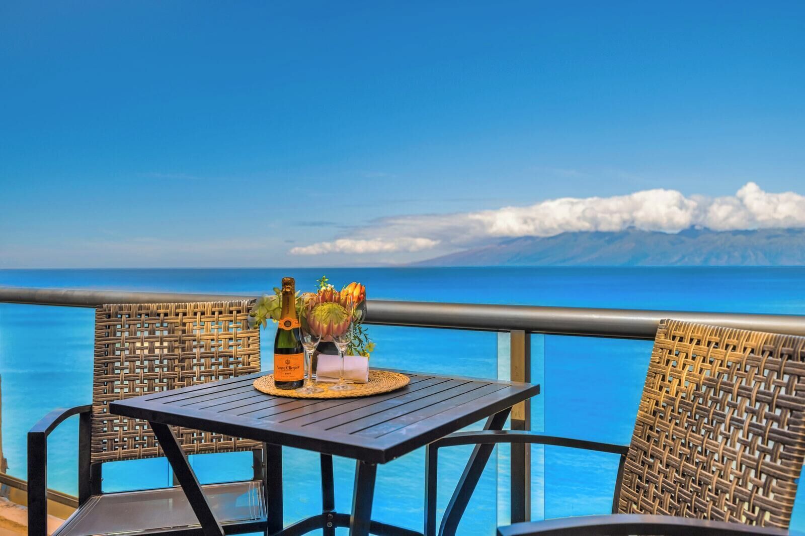 Condo (6 Bedrooms) | Front of property