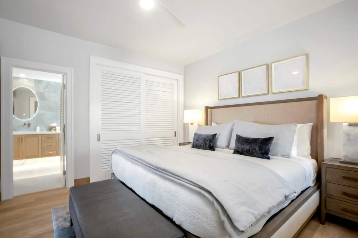 Condo (2 Bedrooms) | 2 bedrooms, iron/ironing board, bed sheets