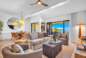 Apartamento (2 Bedrooms) | Sala de estar | Una televisión