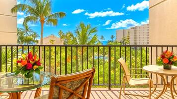 Condo (2 Bedrooms) | Front of property