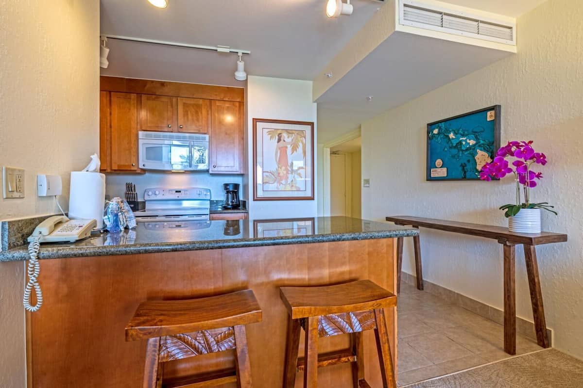 Condo (Multiple Bedrooms) | Front of property