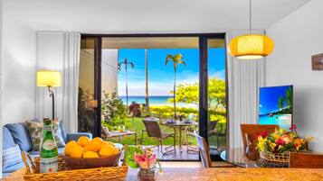 Condo (6 Bedrooms) | Front of property