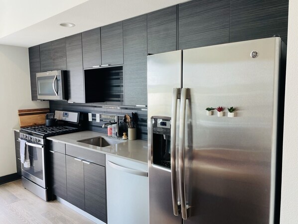 Fridge, microwave, oven, stovetop