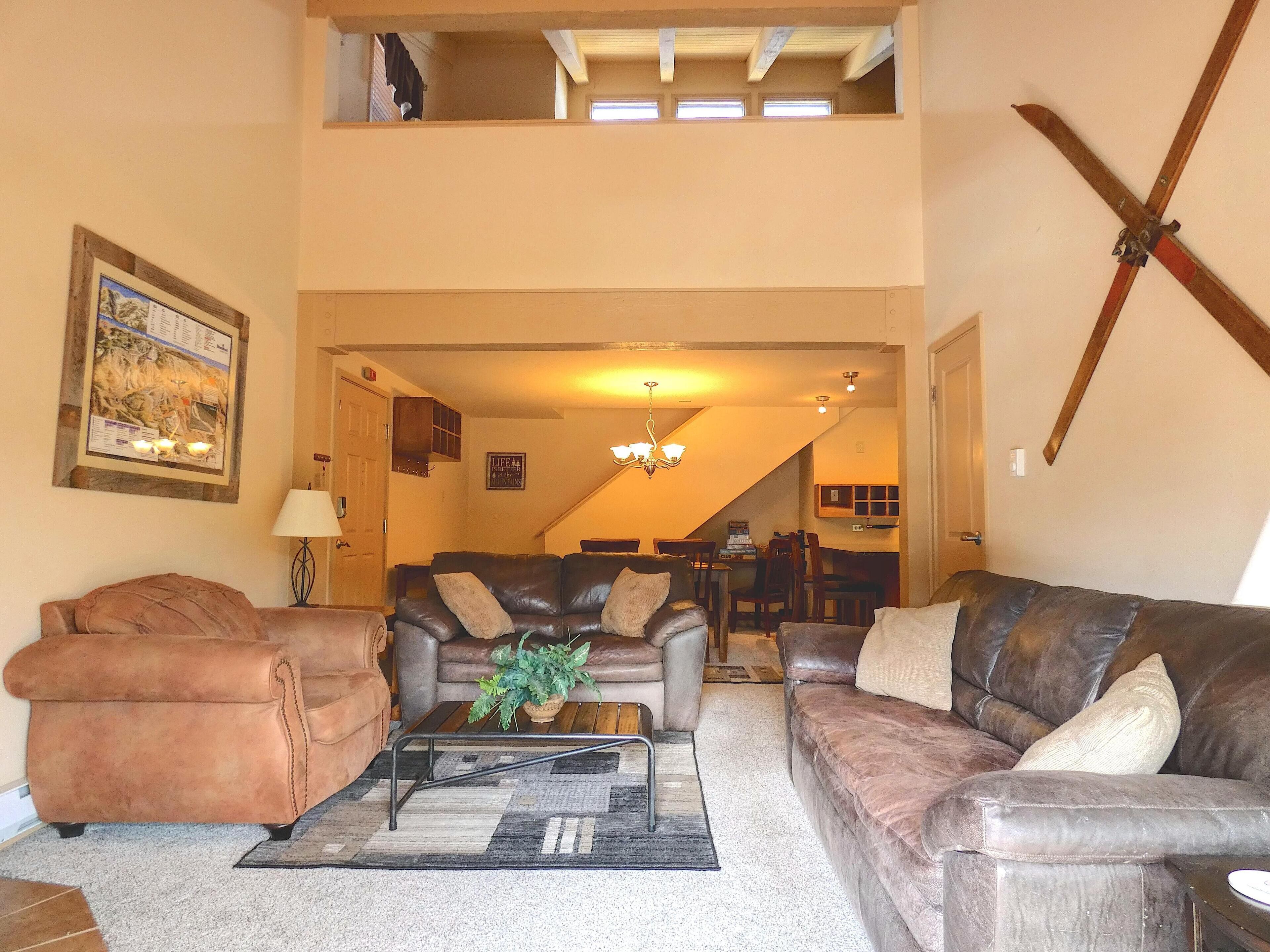 ⭐️ Walk to Ski ⎮Fireplace ⎮Free WIFI