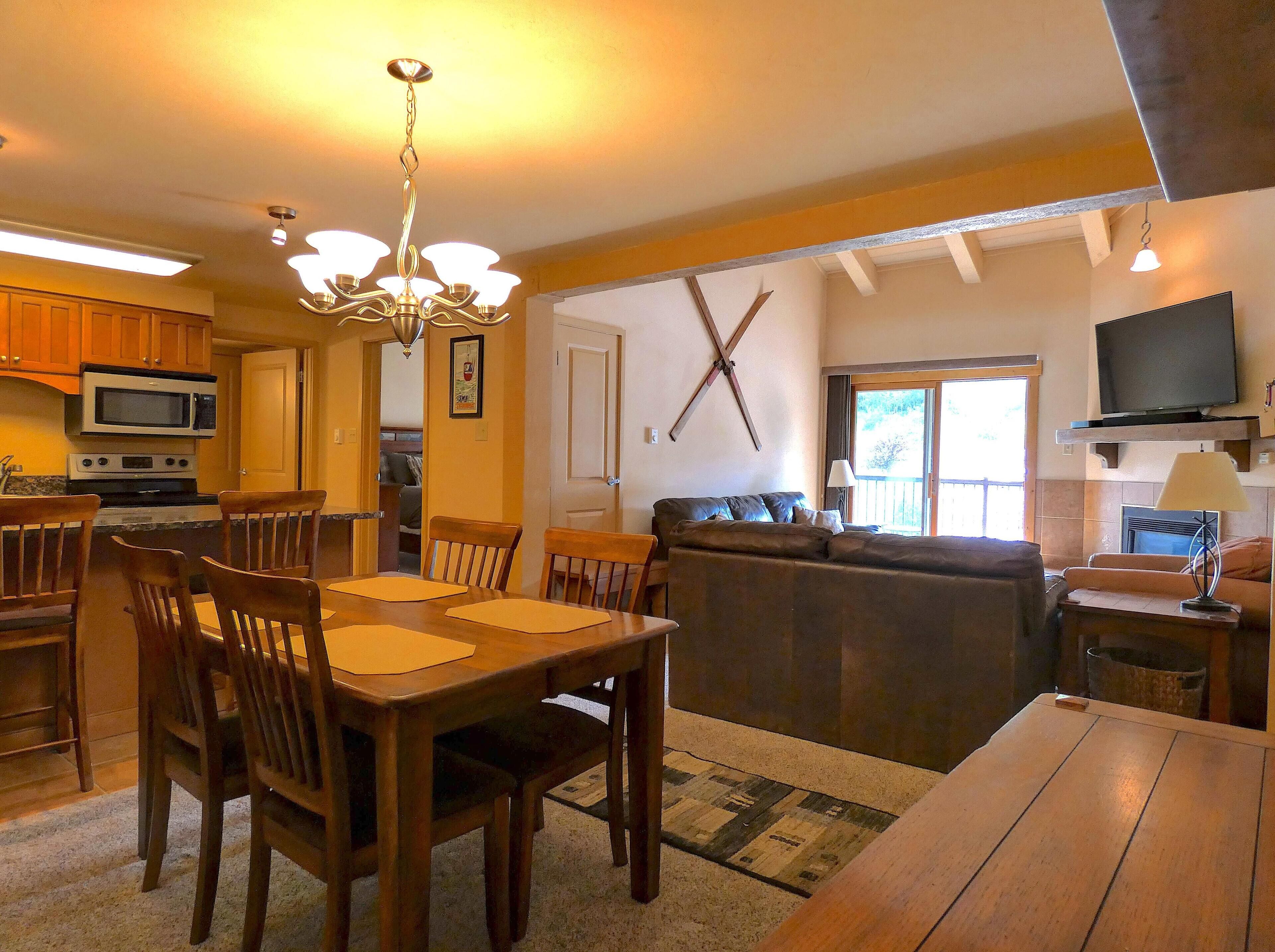 ⭐️ Walk to Ski ⎮Fireplace ⎮Free WIFI