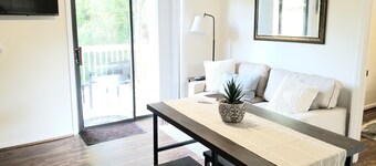 Tiny House - 6 miles from Averett University and 5.4 miles from Caesars Virginia