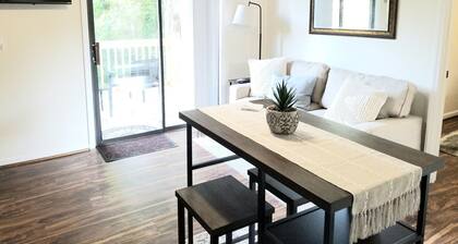 Tiny House - 6 miles from Averett University and 5.4 miles from Caesars Virginia