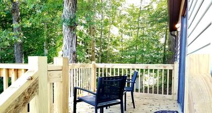 Tiny House - 6 miles from Averett University and 5.4 miles from Caesars Virginia