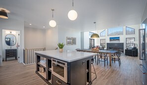 Interior - Modern build, hot tub, fire pit, nature & horse views, HOA amenities (Galena)