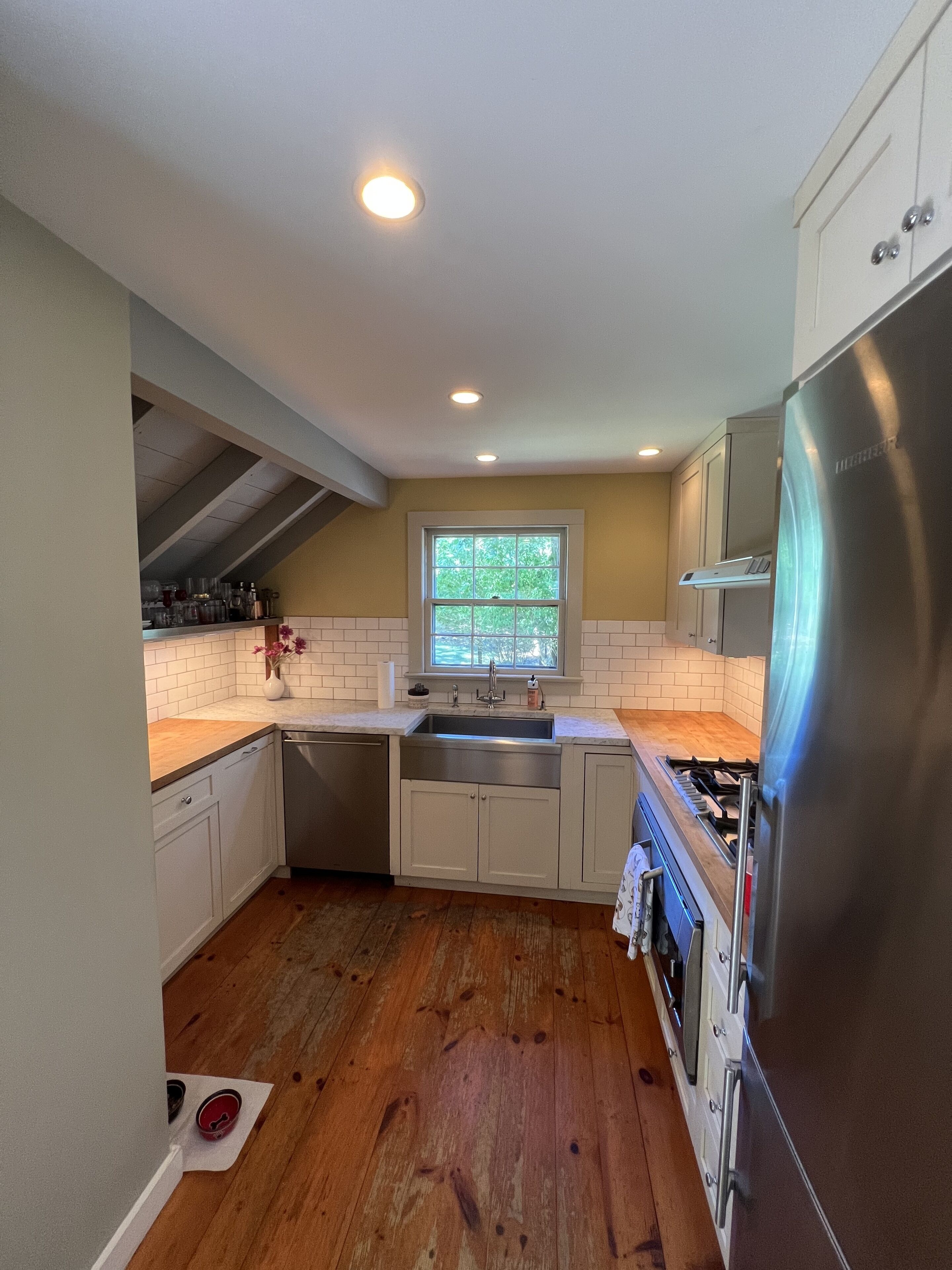 Cozy Mid Century Modern Hamptons Escape