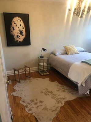 1 غرفة نوم ومكتب ومكواة/لوح كي وواي فاي مجانًا