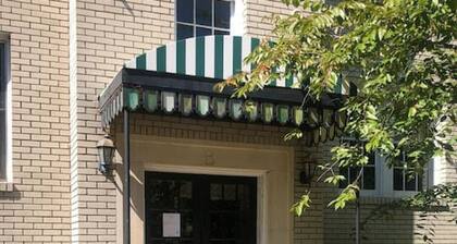 Fisher Park condo on Elm St., new kitchen, 1 mile from downtown