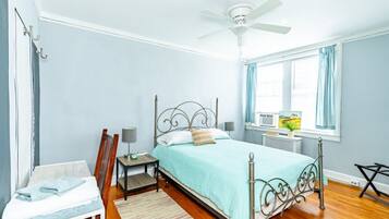 1 bedroom, desk, iron/ironing board, WiFi