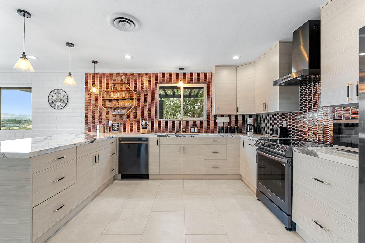 Desert Nova Joshua Tree | 3 Bd Modern Mid Century Lux with Hot Tub & Cowboy Tub