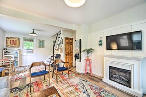 TV, books - Pet-Friendly Saranac Lake Retreat w/ Deck & Yard (Saranac Lake)