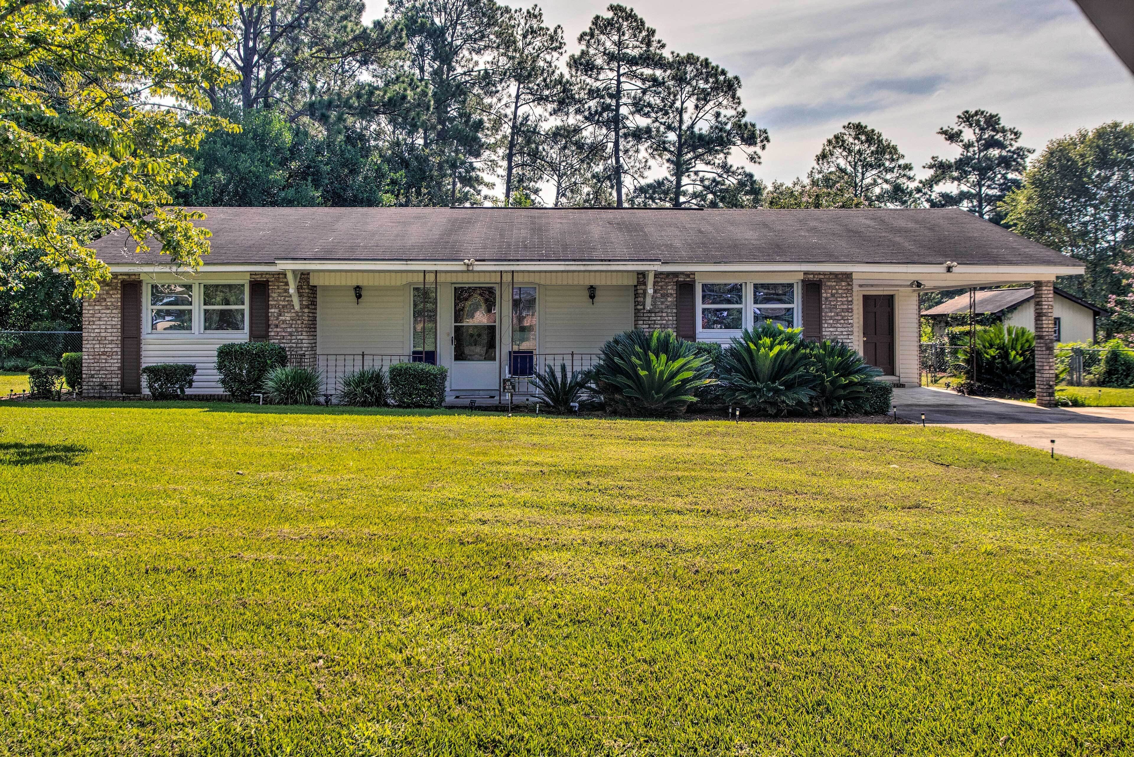 Cozy Waycross House w/ Yard & Screened Patio!