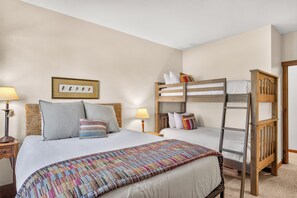 2 bedrooms, desk, iron/ironing board, travel crib - Close to Peak 9, On Main St, Shared Pool/Hot Tubs. (Breckenridge)