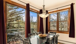 Dining - Walk to Town/Lifts. Mtn View. Pool, Hot Tubs. (Breckenridge)