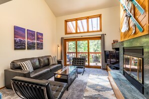 Smart TV, fireplace, DVD player - Townhouse, on bus route, quiet location (Breckenridge)