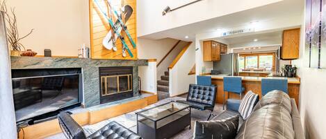 TV connectée, cheminée, lecteur de DVD