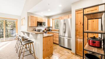 冰箱、微波炉、烤箱、炉灶