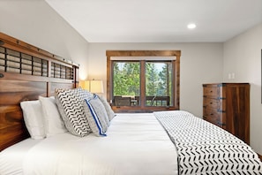 3 bedrooms, iron/ironing board, travel cot, free WiFi - True Ski In/Out, Walk to Town, Hiking Trails! (Breckenridge)