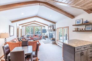 Smart-TV, peis og DVD-spiller