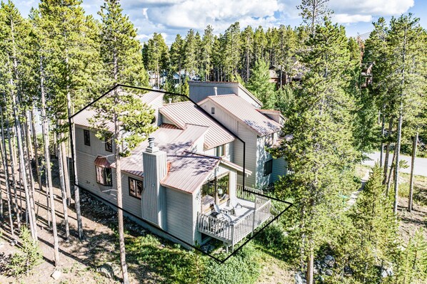 A cabin with a deck, surrounded by dense forest. - Mountain Views! Near Ski Run & Free Ski Shuttle (Breckenridge)