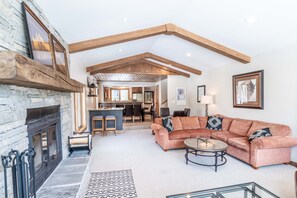 Smart-TV, peis og DVD-spiller