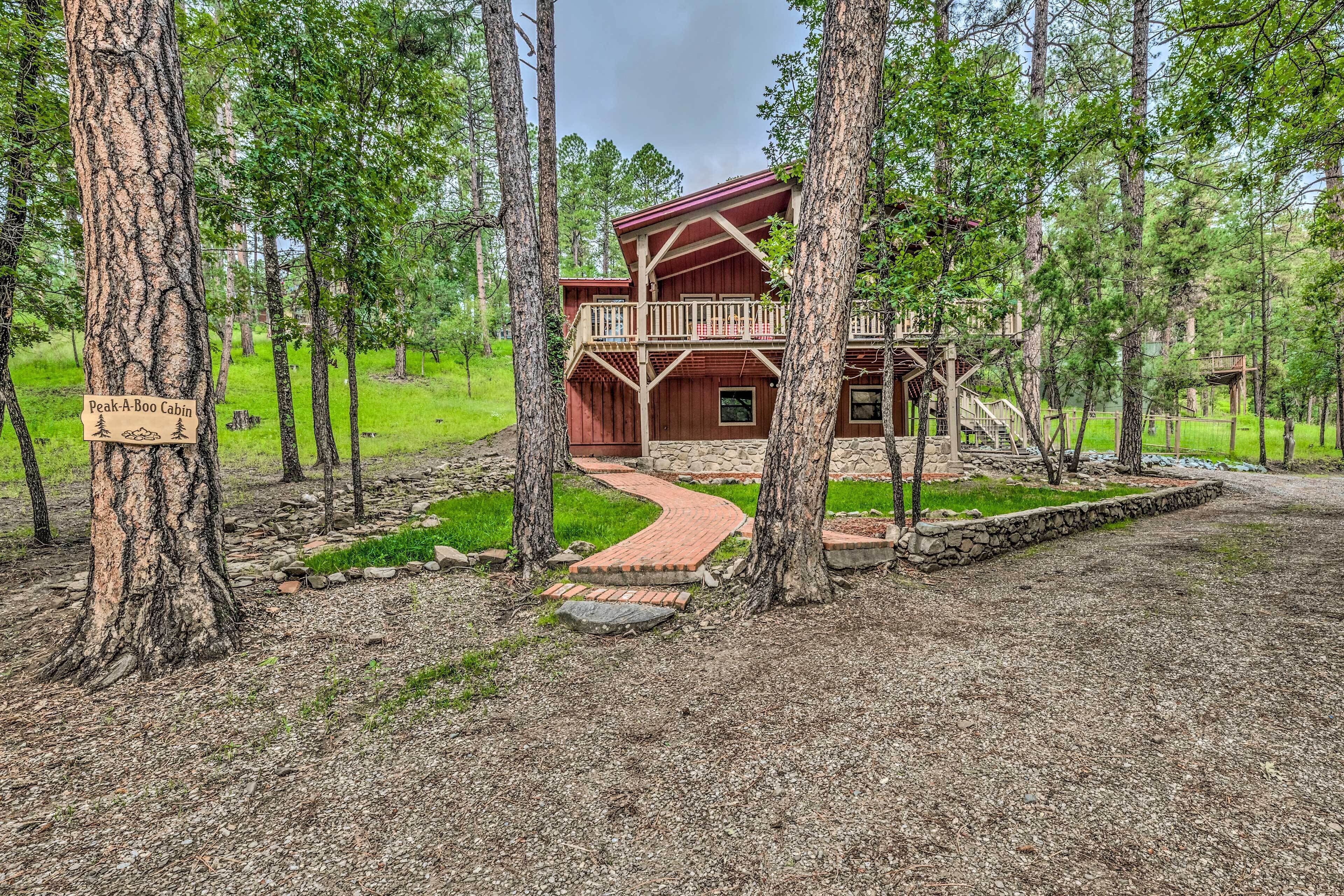 Upper Canyon 'A-Peak-A-Boo Cabin' w/ Deck!