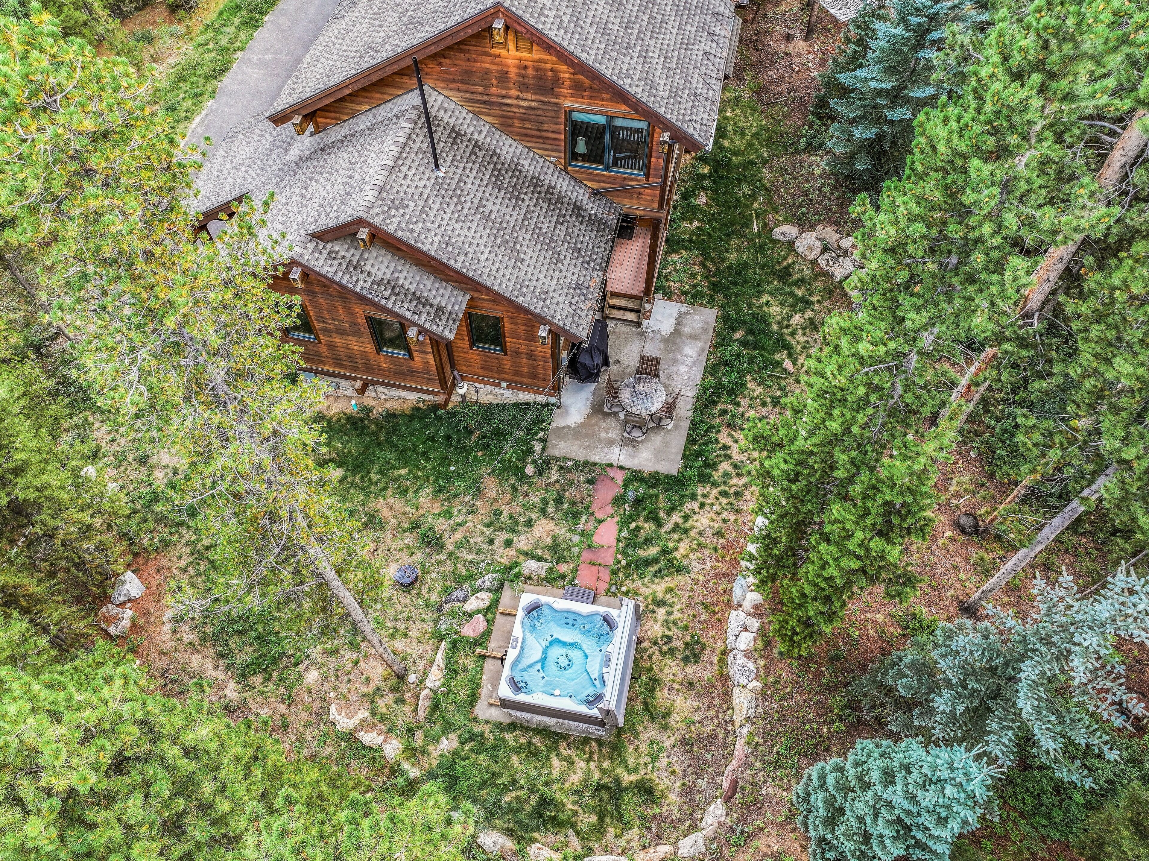 Lives like a 4 bedroom! 10 min to Breck w/ hot tub
