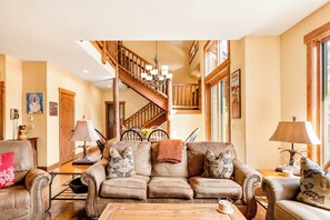 Smart TV, fireplace, DVD player