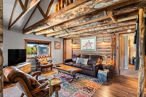 تلفزيون ذكي، مدفأة، مشغل دي في دي، كُتُب