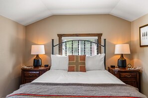 2 bedrooms, iron/ironing board, travel crib, free WiFi