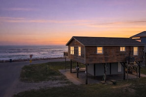 A wooden house with a balcony on stilts, overlooking the ocean. - Whole House FRONT ROW! No obstructions, just remodeled! (Freeport)