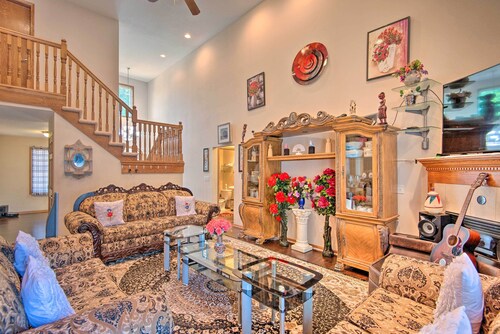 Pet-Friendly Des Moines Home w/ Fenced Yard!