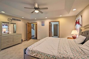 4 makuuhuonetta, silitysrauta/-lauta, vauvan matkasänky, Wi-Fi