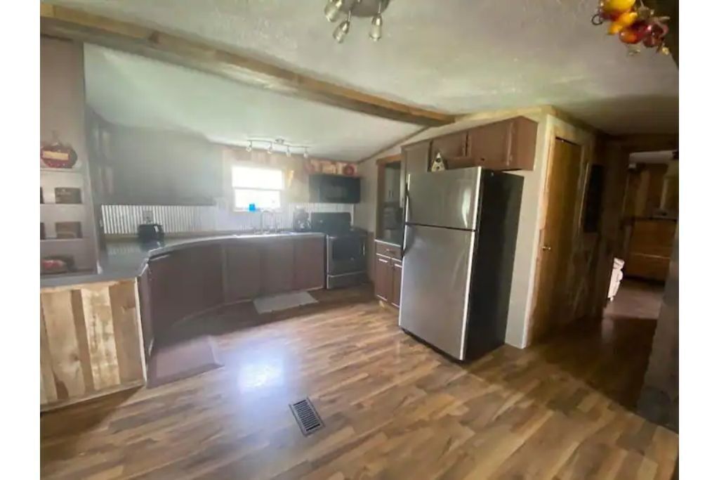 Peaceful cabin with creek view near Serpents Mound