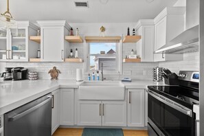 Fridge, microwave, oven, stovetop - Oceanfront 4BR | Sandcastles + Golden Sunrises (Surf City)