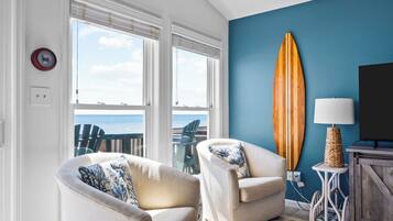 Smart TV, books, stereo