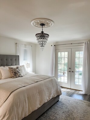 4 bedrooms, desk, iron/ironing board, travel cot