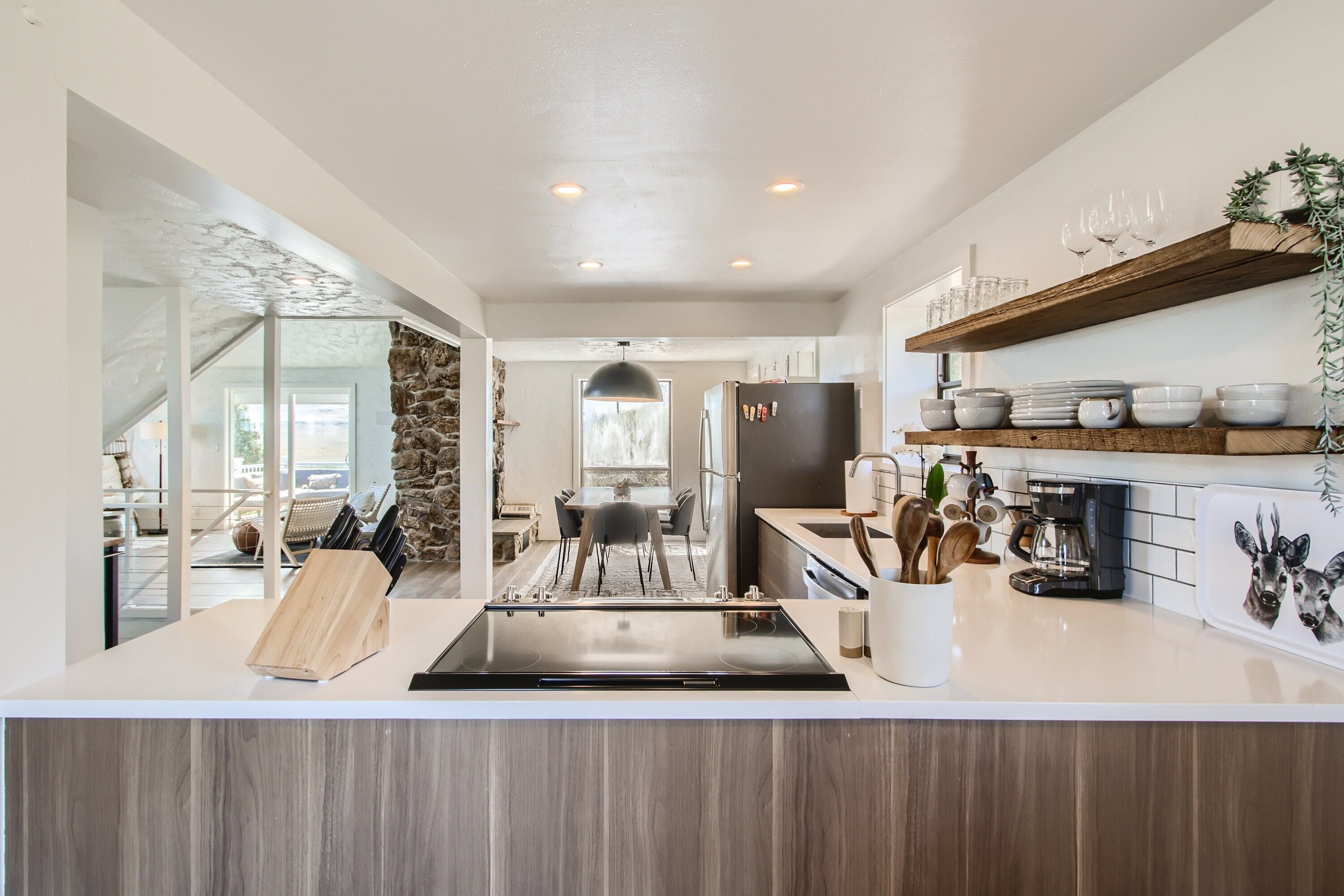 Stylish and inviting home in Golden- Indoor Fireplace, Wi-Fi, and stunning views