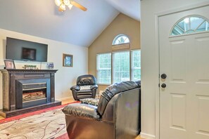 TV, fireplace, DVD player, books