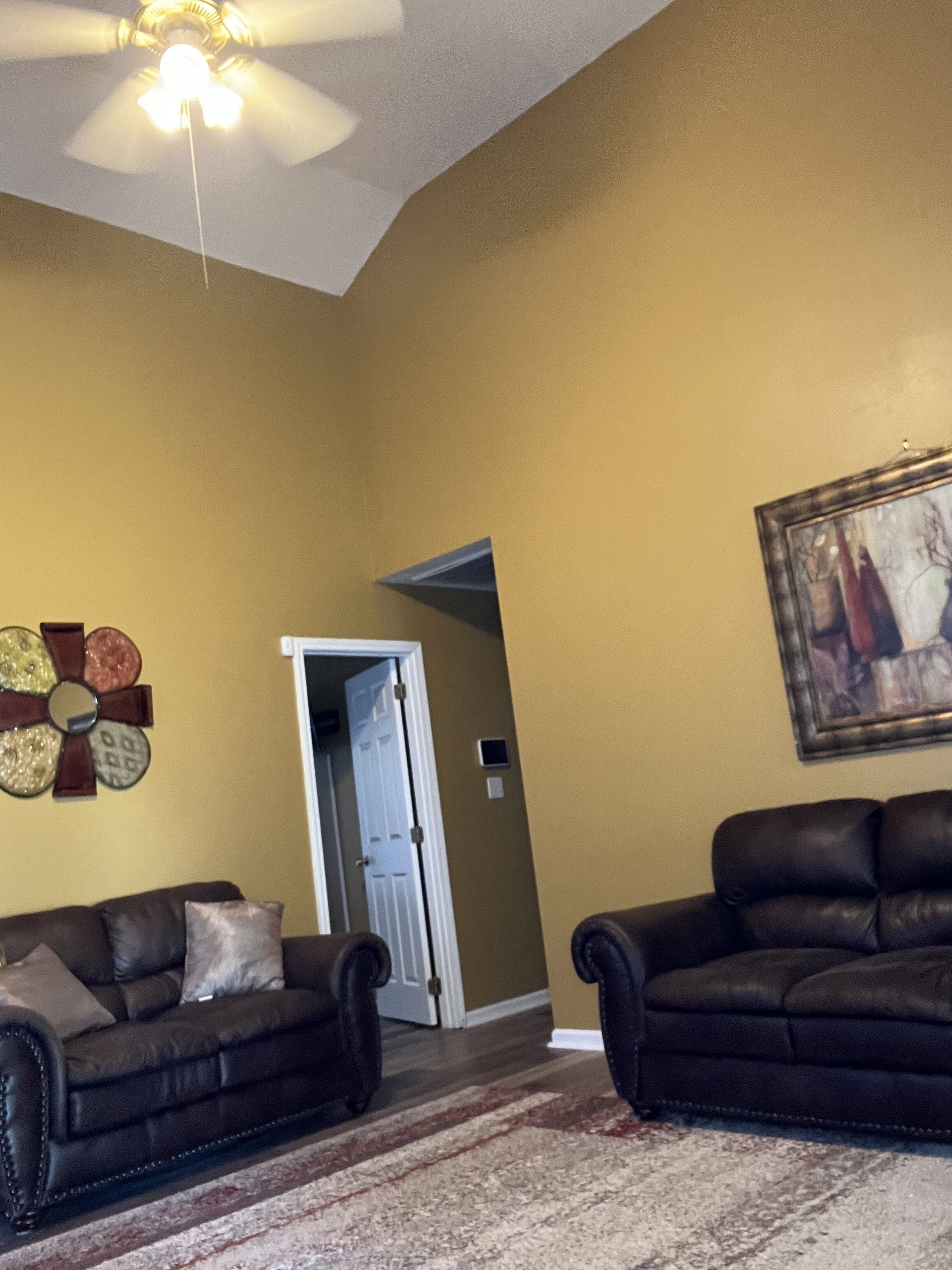 Entire 2 bedroom home 5mi from CLT airport. 10mi from Panthers Stadium. 