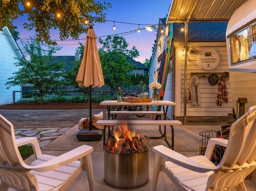 1910 Farmhouse: Chef’s Kitchen + Fire Pit + Studio - Near Wedding & Wine Country
