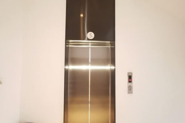 Unclassified image, 1 of 53, button - Ji Hotel (Nanjing)