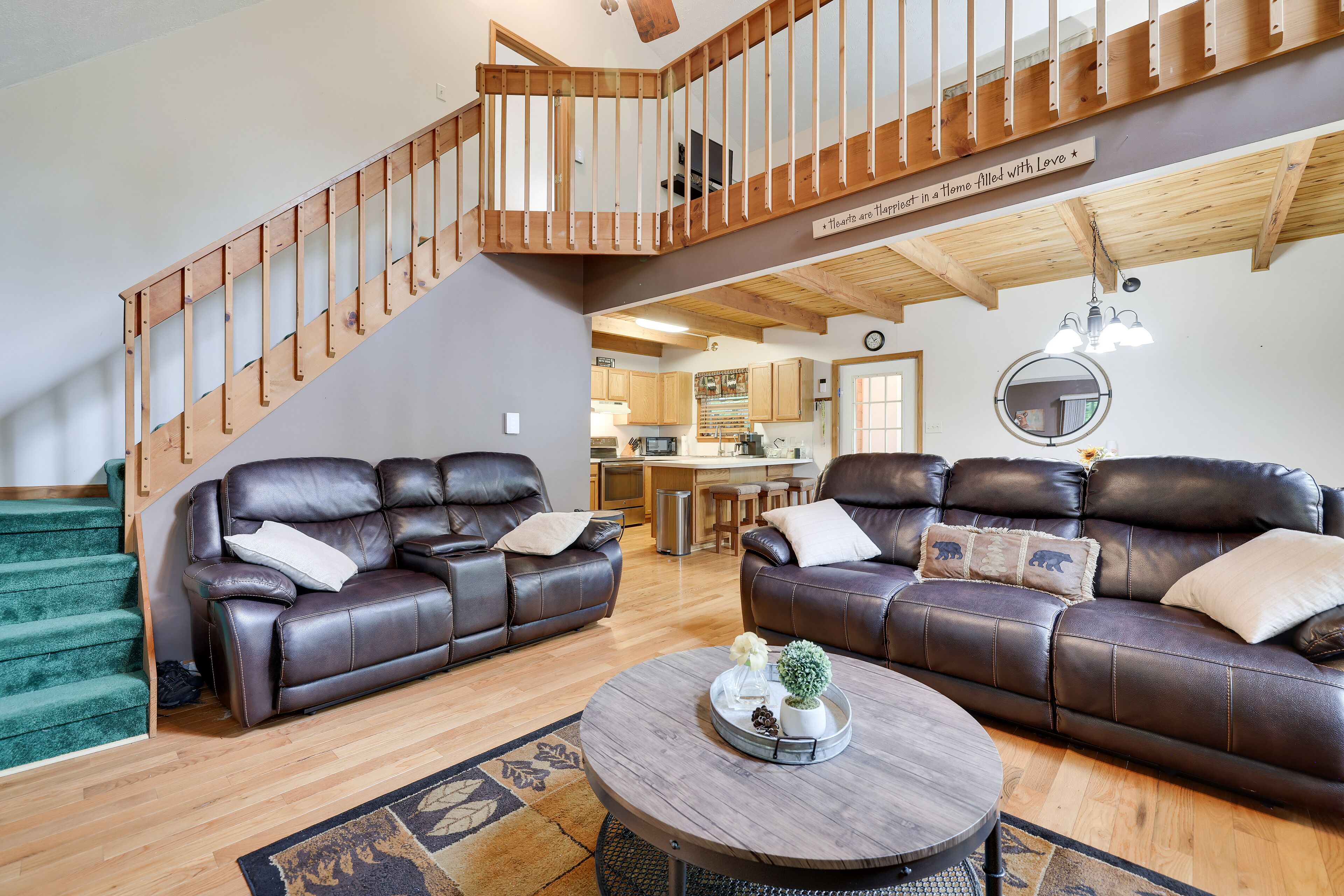 Pocono Chalet-Style Cabin in amenity filled Arrowhead Lake!  