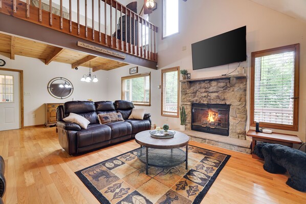 Smart TV, fireplace, table football, computer monitors