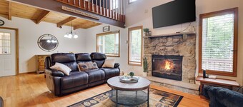 Pocono Chalet-Style Cabin in Arrowhead Lake! Community fees included!