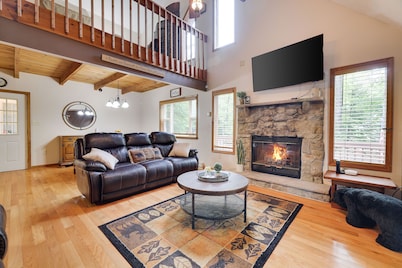 Pocono Chalet-Style Cabin in Arrowhead Lake! Community fees included!